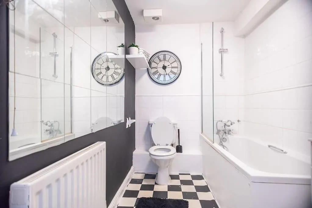 Spacious 1 Bed- Nunhead/Peckham-Sleeps 4 London Apartment