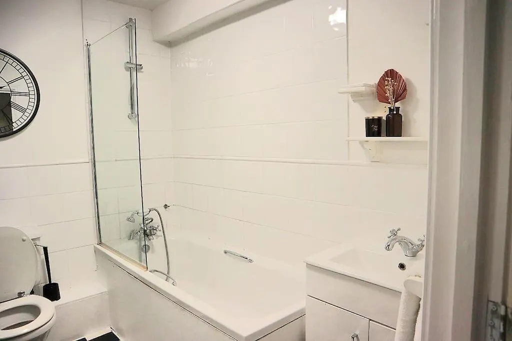 Spacious 1 Bed- Nunhead/Peckham-Sleeps 4 London 0*,